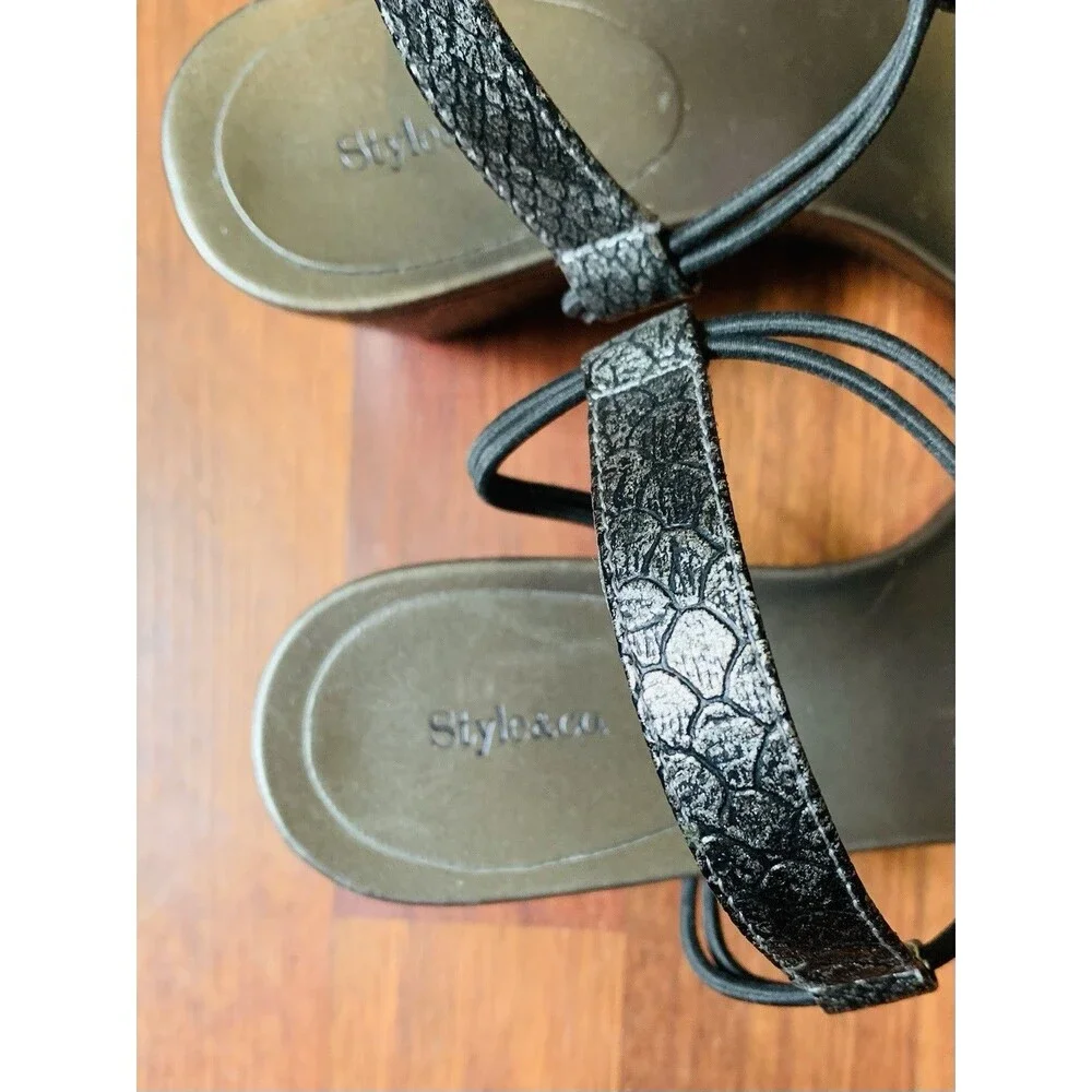 Style & Co Womens 8.5M Mulan T-Strap Sandals Gunmetal Snakeskin Wedge 2.5